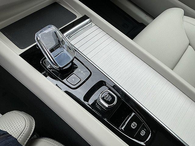 2026 Volvo XC60 Plug-In Hybrid Ultra, T8 AWD Electric/Gasoline, Dark