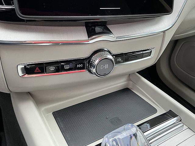 2026 Volvo XC60 Plug-In Hybrid Ultra, T8 AWD Electric/Gasoline, Dark