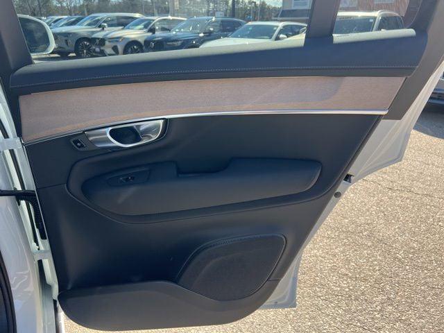 2026 Volvo XC90 Core, B5 AWD Gas (mild hybrid), Gasoline, Bright, 7 Seats
