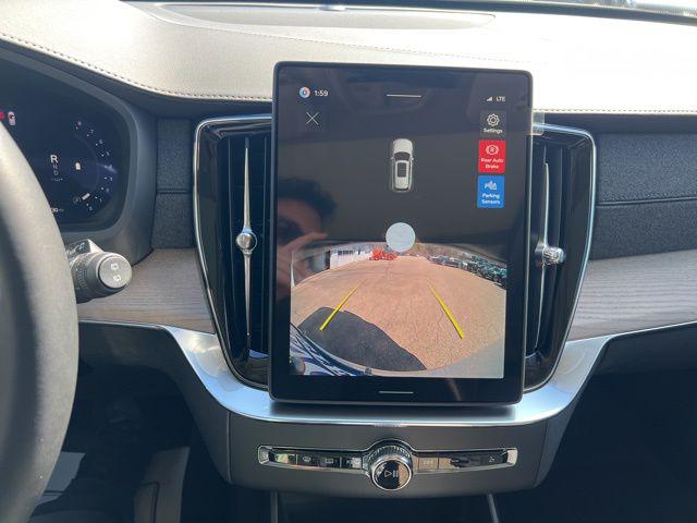 2026 Volvo XC90 Core, B5 AWD Gas (mild hybrid), Gasoline, Bright, 7 Seats
