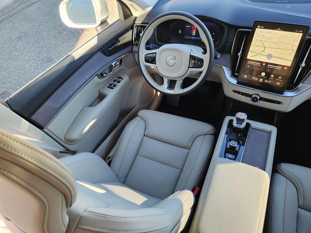 2026 Volvo XC90 Ultra, B6 AWD Gas (mild hybrid), Gasoline, Bright, 7 Seats