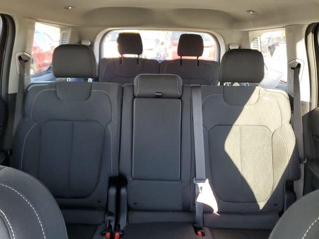 2023 Jeep Grand Cherokee L Laredo 4x4