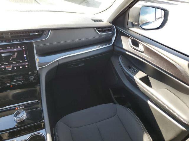 2023 Jeep Grand Cherokee L Laredo 4x4