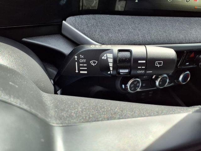 2025 Nissan Kicks SV FWD