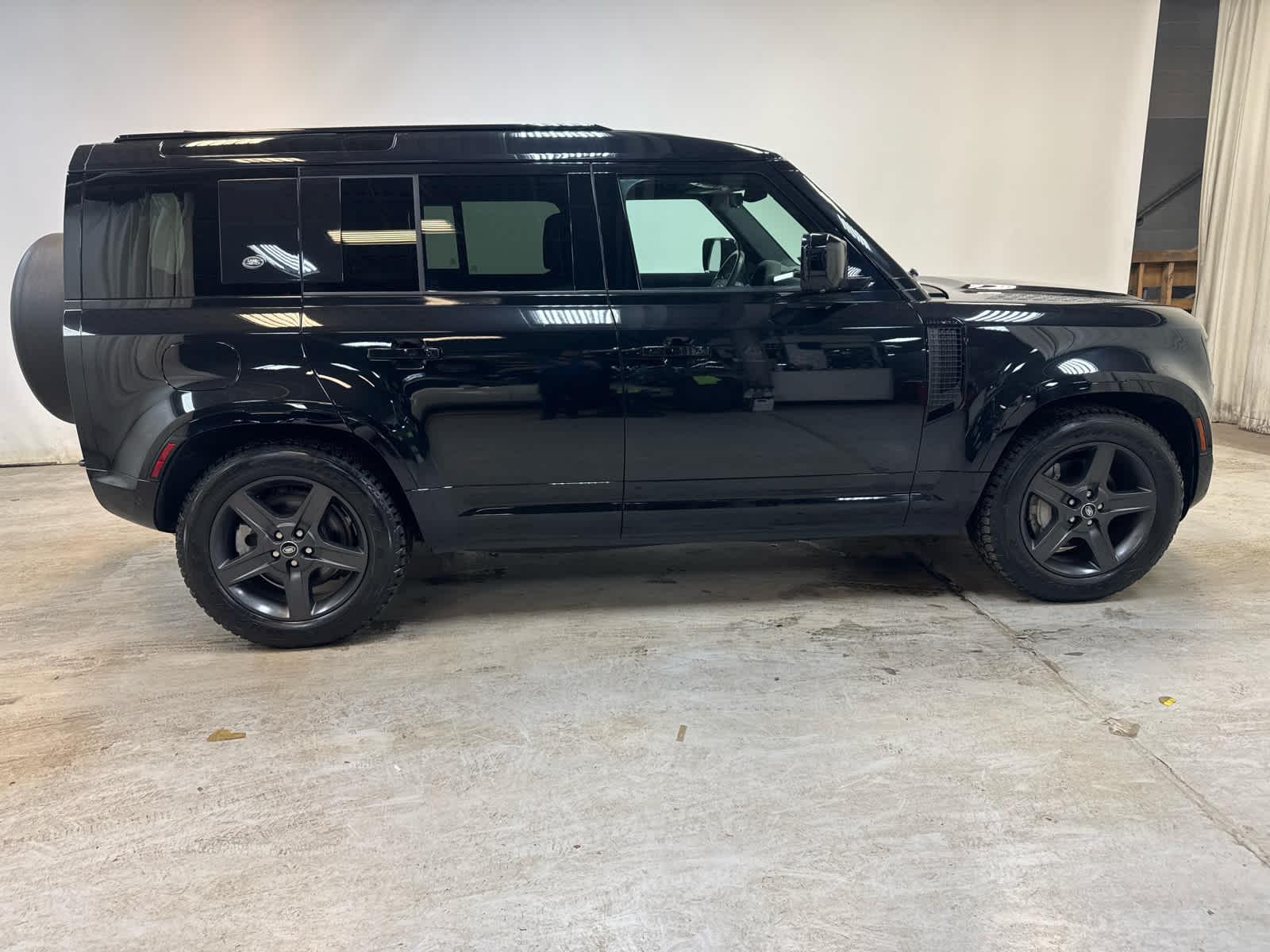 2023 Land Rover Defender X-Dynamic SE - Photo 10
