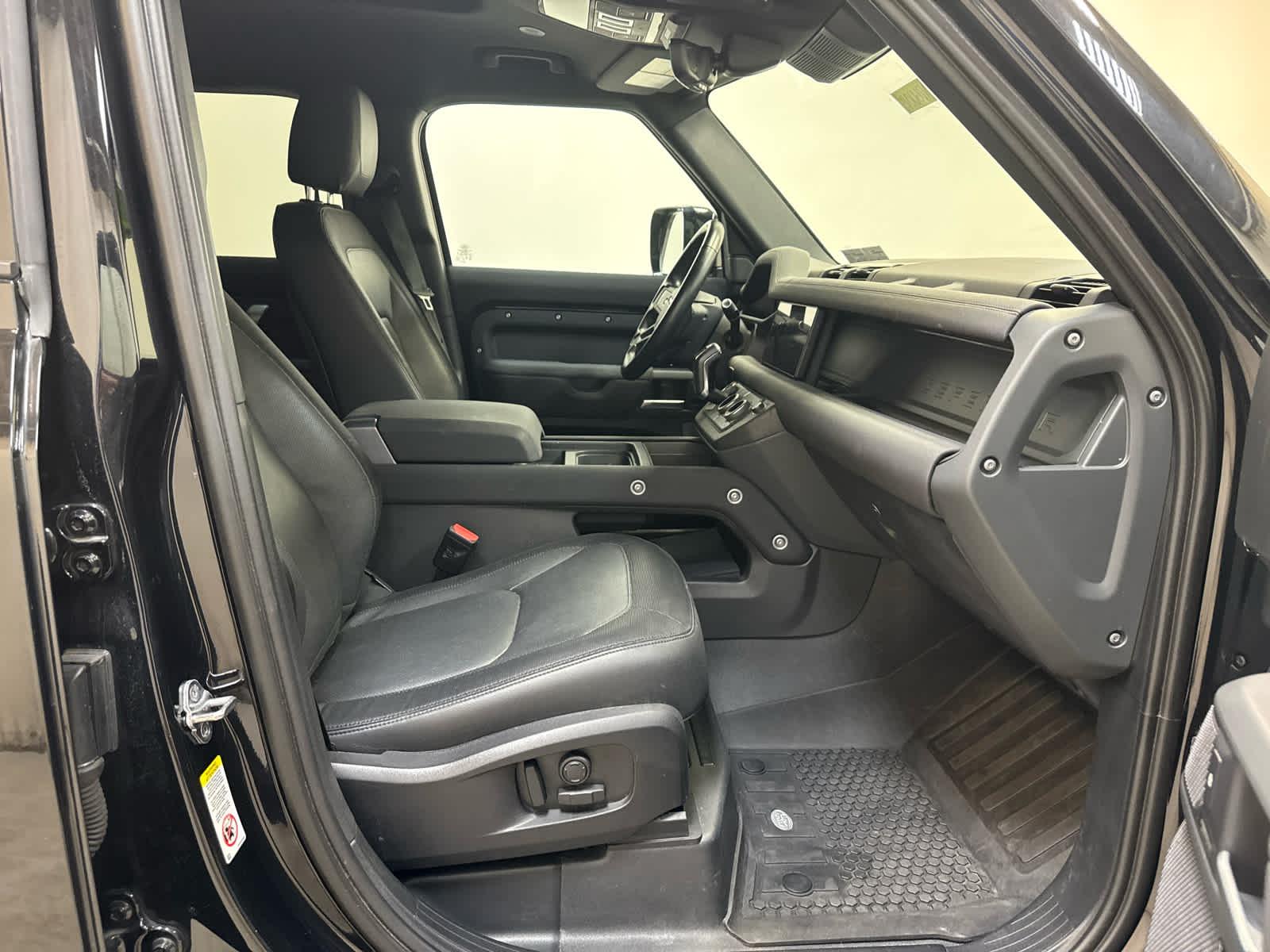 2023 Land Rover Defender X-Dynamic SE - Photo 15