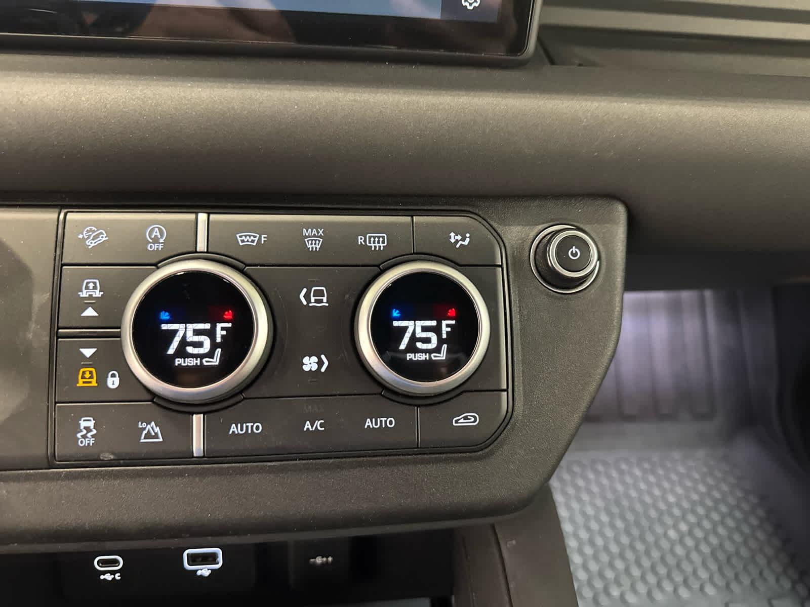 2023 Land Rover Defender X-Dynamic SE - Photo 18