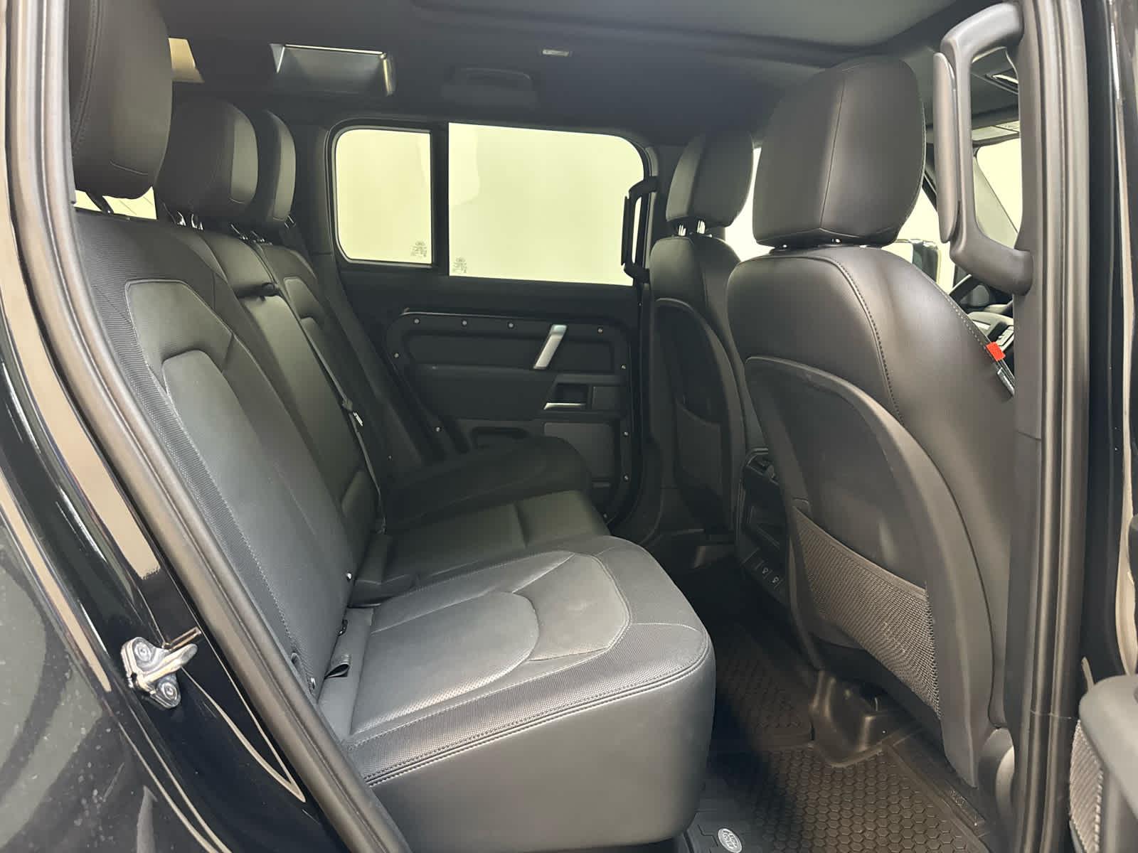 2023 Land Rover Defender X-Dynamic SE - Photo 21