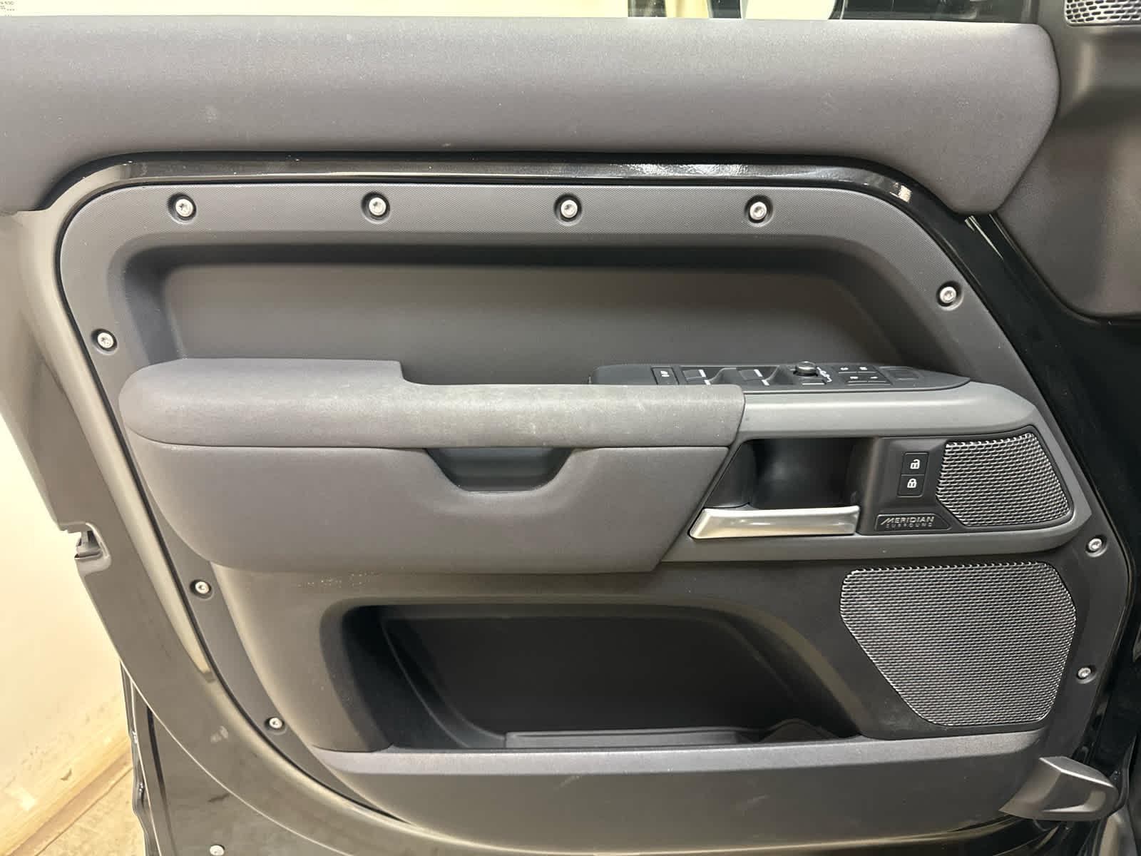 2023 Land Rover Defender X-Dynamic SE - Photo 27