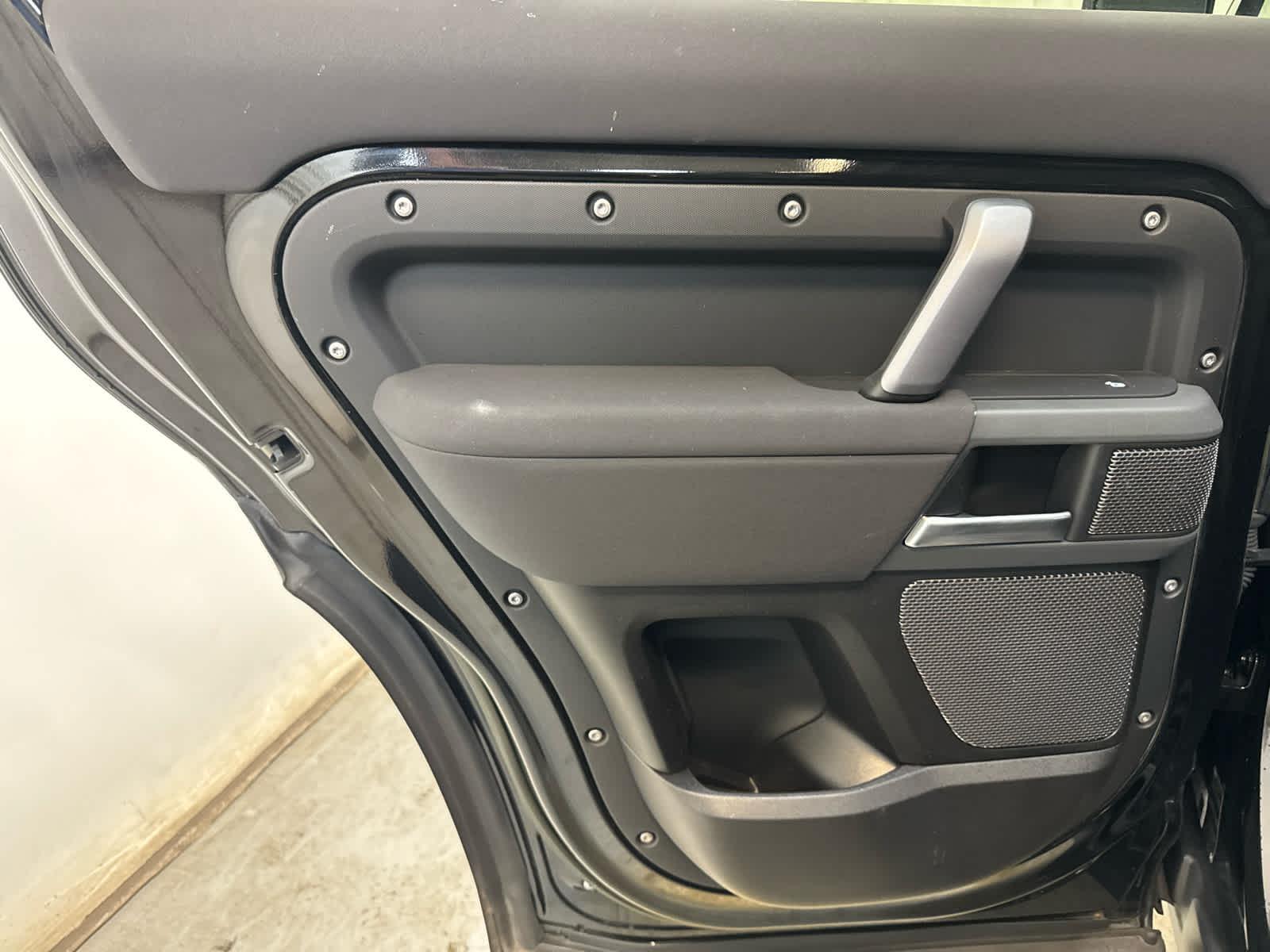 2023 Land Rover Defender X-Dynamic SE - Photo 29