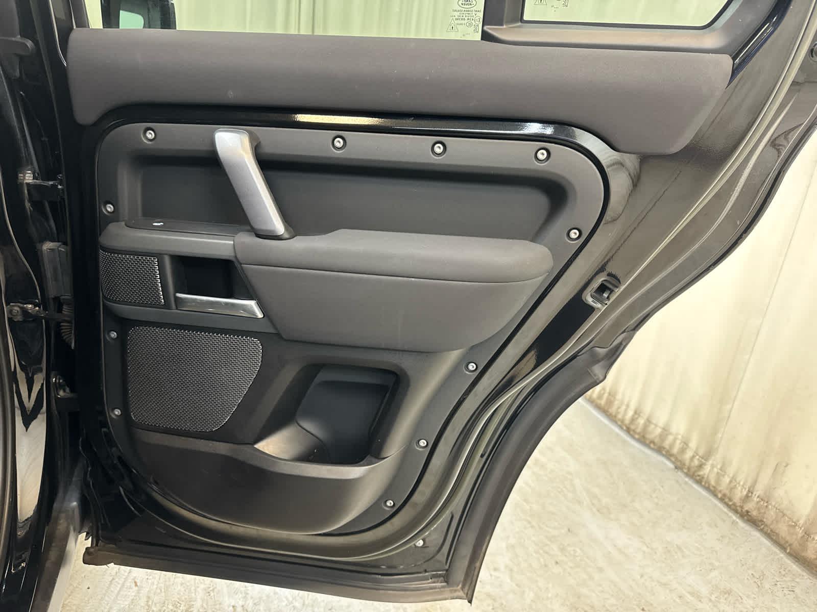 2023 Land Rover Defender X-Dynamic SE - Photo 30