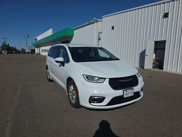 2023 Chrysler Pacifica Touring L for sale in Selma, CA