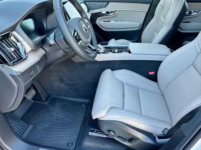 2026 Volvo XC90 Ultra, B6 AWD Gas (mild hybrid), Gasoline, Bright, 6 Seats