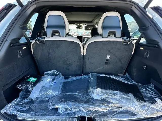 2026 Volvo XC90 Ultra, B6 AWD Gas (mild hybrid), Gasoline, Bright, 6 Seats