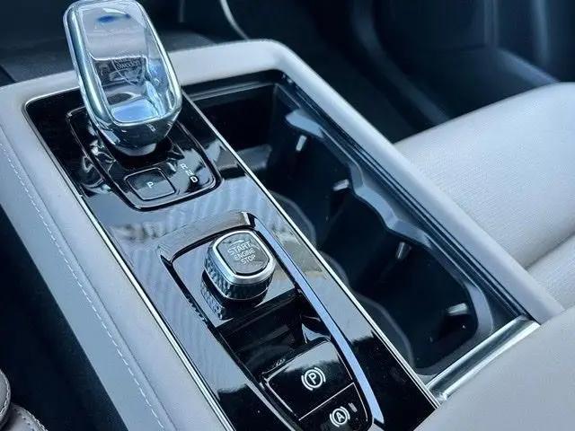 2026 Volvo XC90 Ultra, B6 AWD Gas (mild hybrid), Gasoline, Bright, 6 Seats