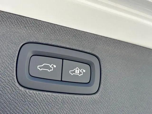 2026 Volvo XC90 Ultra, B6 AWD Gas (mild hybrid), Gasoline, Bright, 6 Seats