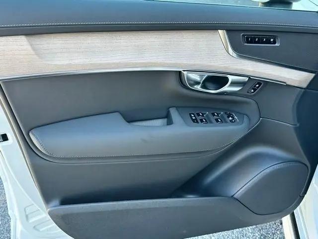 2026 Volvo XC90 Core, B5 AWD Gas (mild hybrid), Gasoline, Bright, 7 Seats