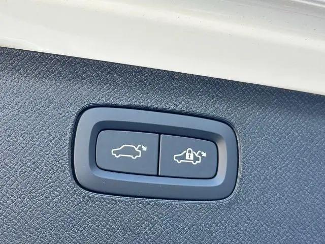 2026 Volvo XC90 Core, B5 AWD Gas (mild hybrid), Gasoline, Bright, 7 Seats
