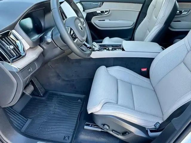 2026 Volvo XC90 Ultra, B6 AWD Gas (mild hybrid), Gasoline, Bright, 6 Seats
