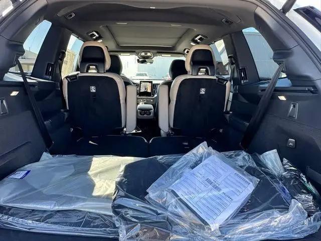 2026 Volvo XC90 Ultra, B6 AWD Gas (mild hybrid), Gasoline, Bright, 6 Seats