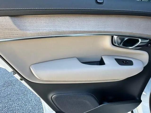 2026 Volvo XC90 Ultra, B6 AWD Gas (mild hybrid), Gasoline, Bright, 6 Seats