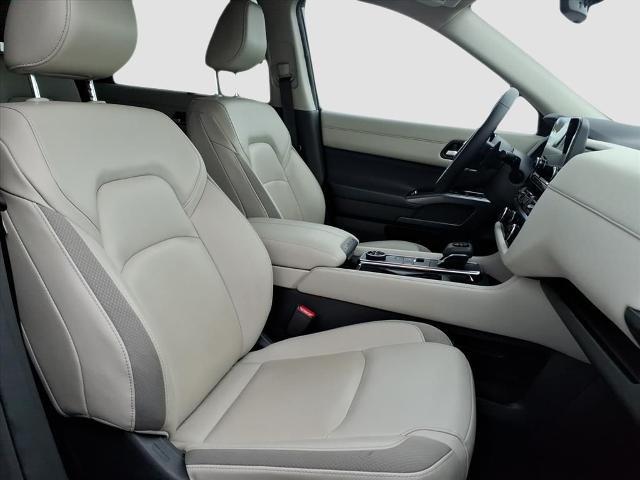 2023 Nissan Pathfinder SL 4WD