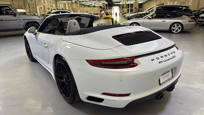 2017 Porsche 911 Carrera GTS