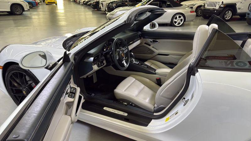 2017 Porsche 911 Carrera GTS