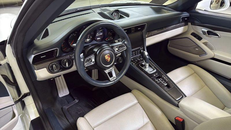 2017 Porsche 911 Carrera GTS