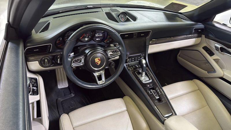 2017 Porsche 911 Carrera GTS
