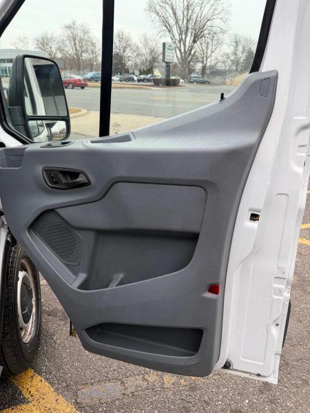 2015 Ford Transit w/60/40 Side Door w/RWB
