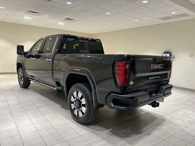 2025 GMC Sierra 3500HD 4WD Crew Cab Standard Bed Denali