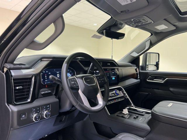 2025 GMC Sierra 3500HD 4WD Crew Cab Standard Bed Denali