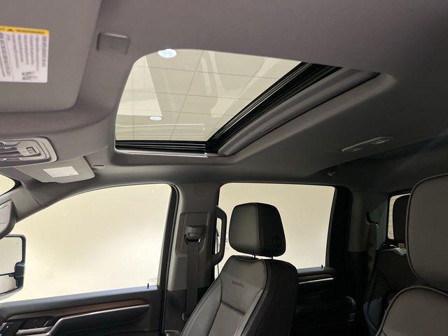2025 GMC Sierra 3500HD 4WD Crew Cab Standard Bed Denali