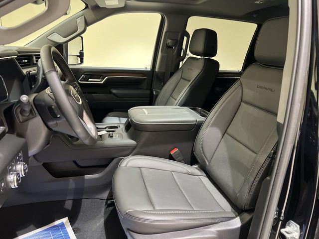2025 GMC Sierra 3500HD 4WD Crew Cab Standard Bed Denali