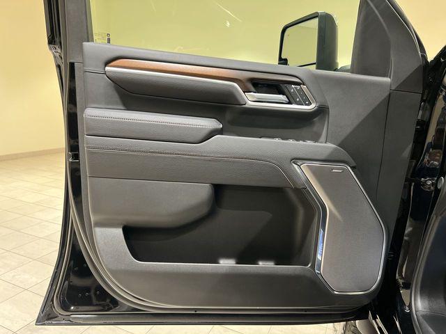 2025 GMC Sierra 3500HD 4WD Crew Cab Standard Bed Denali