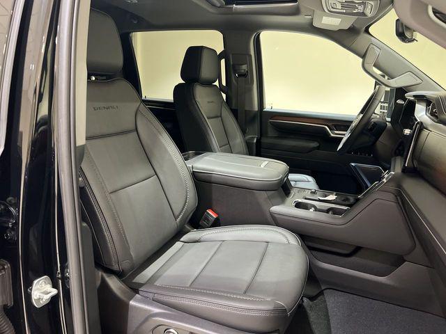 2025 GMC Sierra 3500HD 4WD Crew Cab Standard Bed Denali