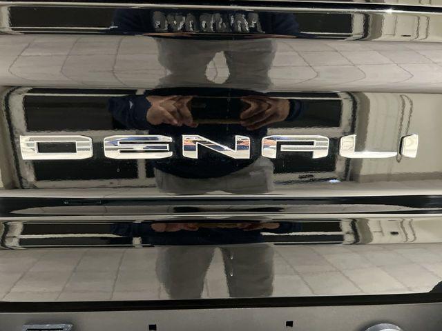 2025 GMC Sierra 3500HD 4WD Crew Cab Standard Bed Denali