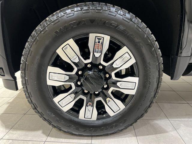 2025 GMC Sierra 3500HD 4WD Crew Cab Standard Bed Denali