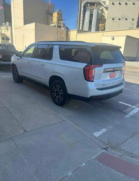 2023 GMC Yukon XL 4WD AT4