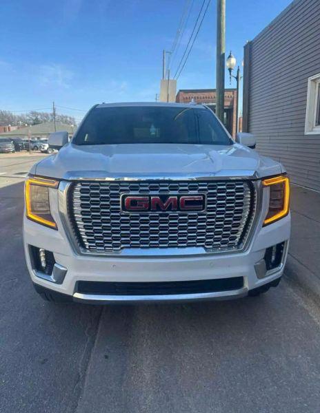 2023 GMC Yukon XL 4WD AT4