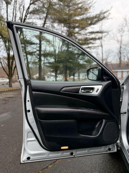2019 Nissan Pathfinder SL