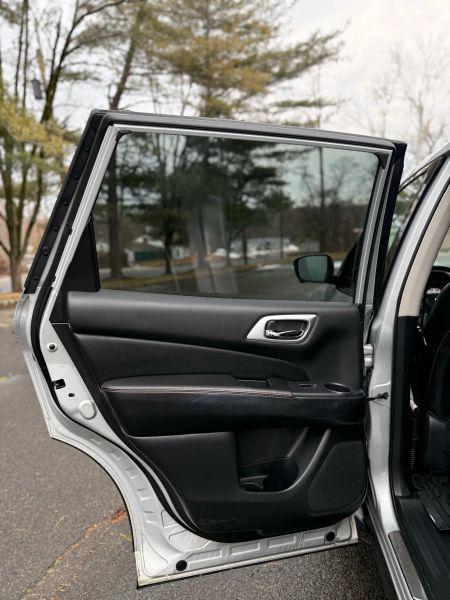 2019 Nissan Pathfinder SL