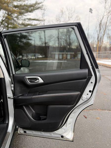 2019 Nissan Pathfinder SL