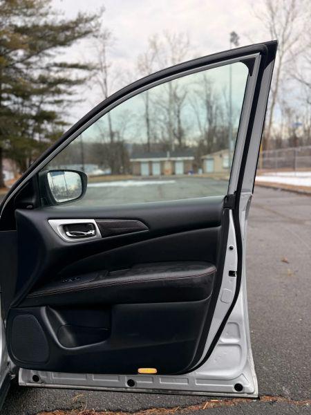 2019 Nissan Pathfinder SL