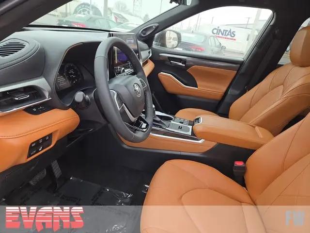2026 Toyota Highlander Hybrid Platinum