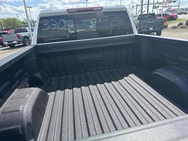 2026 GMC Sierra 1500 Crew Cab, Standard Bed, SLT, 4WD