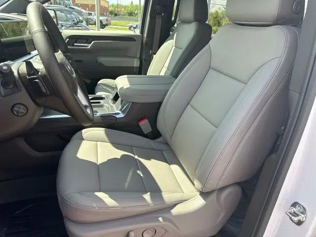 2026 GMC Sierra 1500 Crew Cab, Standard Bed, SLT, 4WD