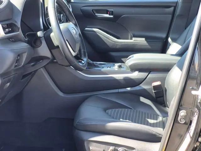 2025 Toyota Highlander XSE