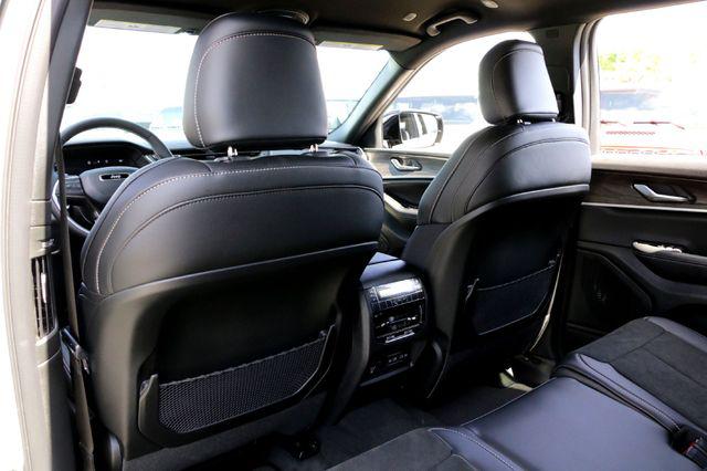 2026 Jeep Grand Cherokee L Altitude 4x4
